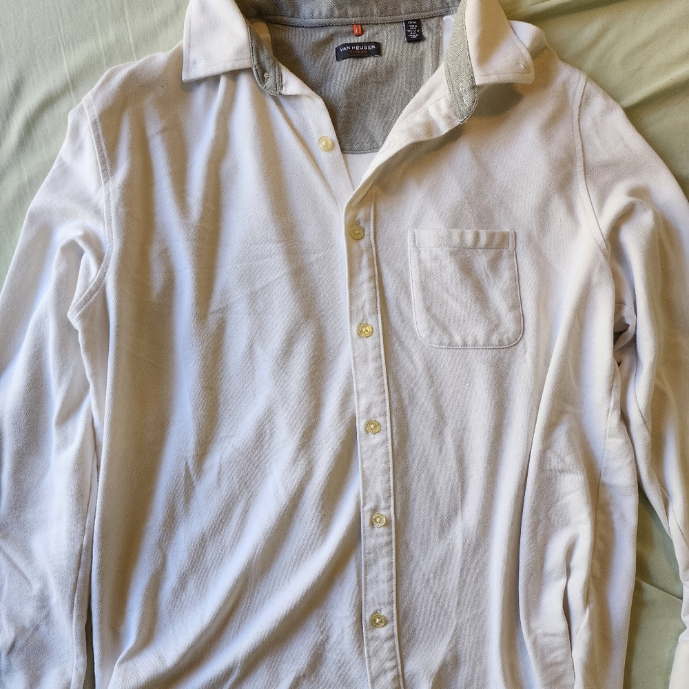 White long sleeve ahirt